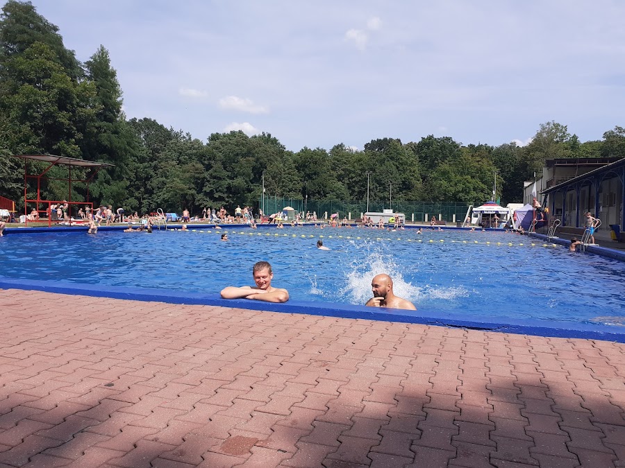 Basen odkryty